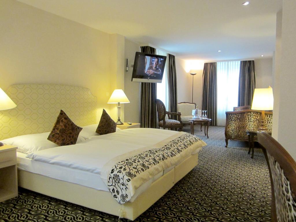 Posthotel Holiday Villa Arosa Room photo